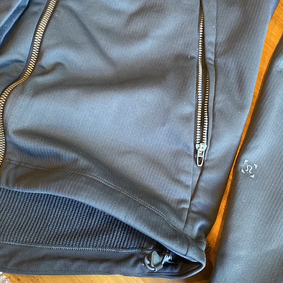 Mens charcoal gray lululemon athletica size XS jacket - Picture 4 of 7